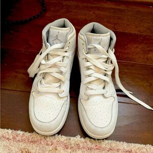 Air Jordan - boys 5.5 women’s 7.5